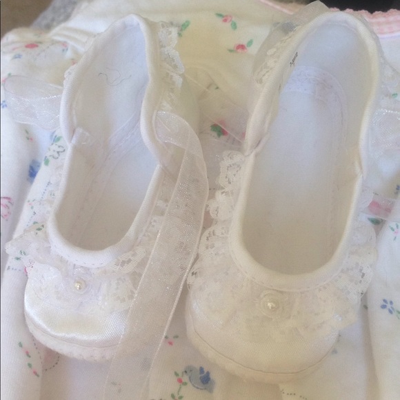 Tiny Silky Lace Baby Shoes - Picture 4 of 7